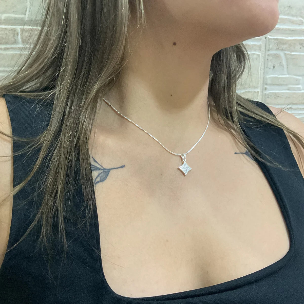 Colar Pingente Estrela de 4 Pontas Cravejada Pétala de Luz [Prata]