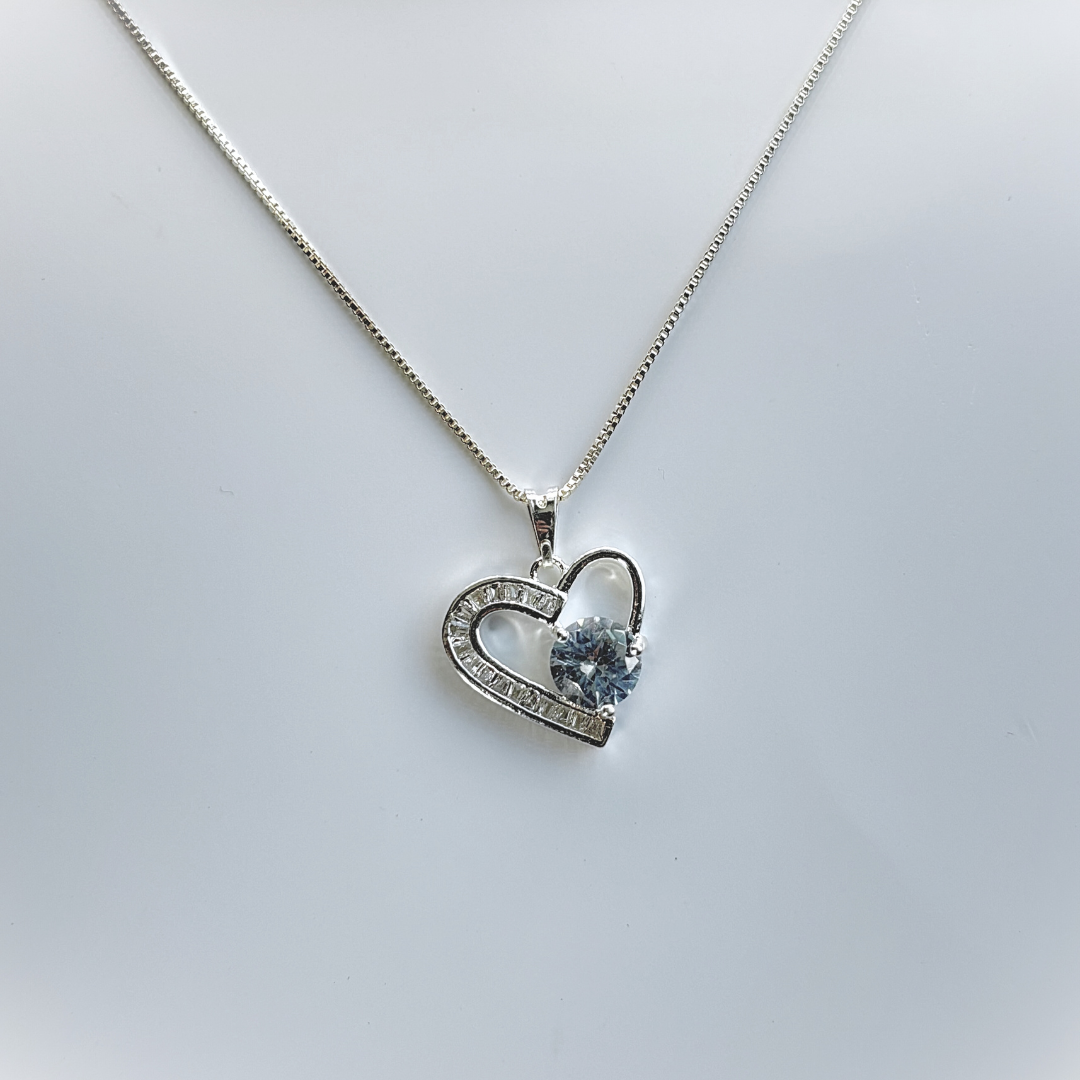 Colar Coração de Prata Pingente Coração cravejado com Zircônia