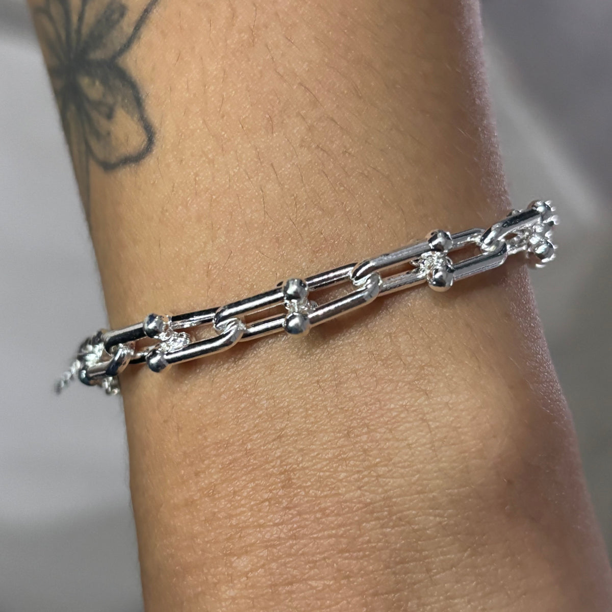 Pulseira Feminina Folheada em Formato de Corrente com elos Detalhados